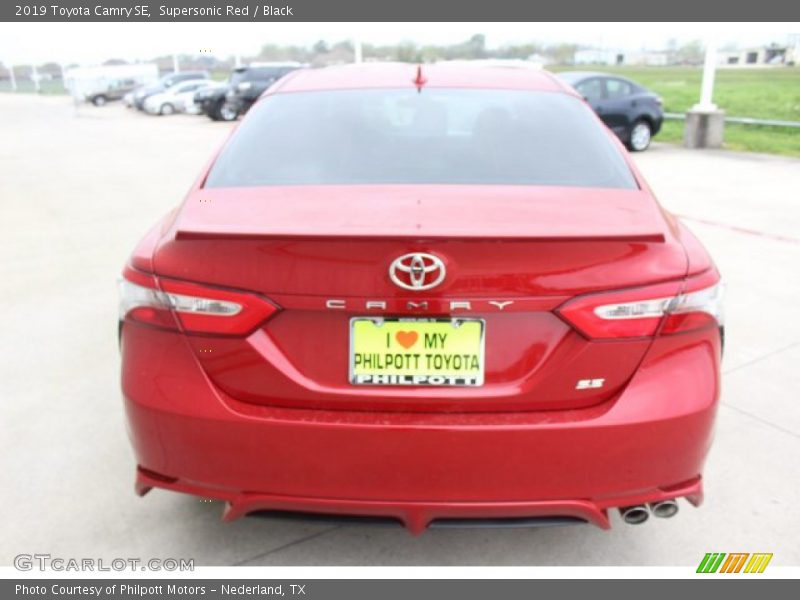 Supersonic Red / Black 2019 Toyota Camry SE
