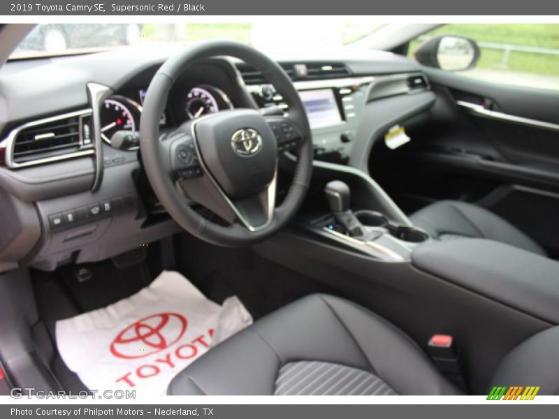 Supersonic Red / Black 2019 Toyota Camry SE
