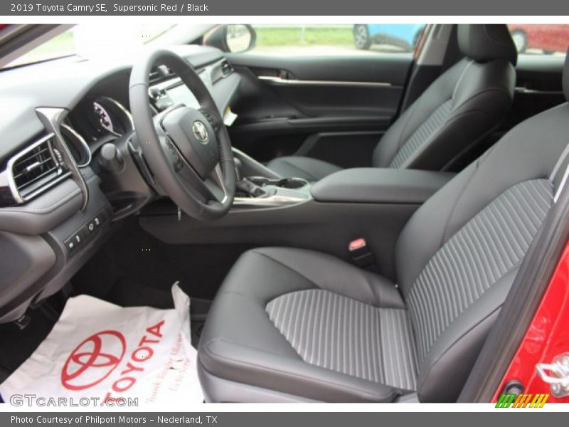 Supersonic Red / Black 2019 Toyota Camry SE