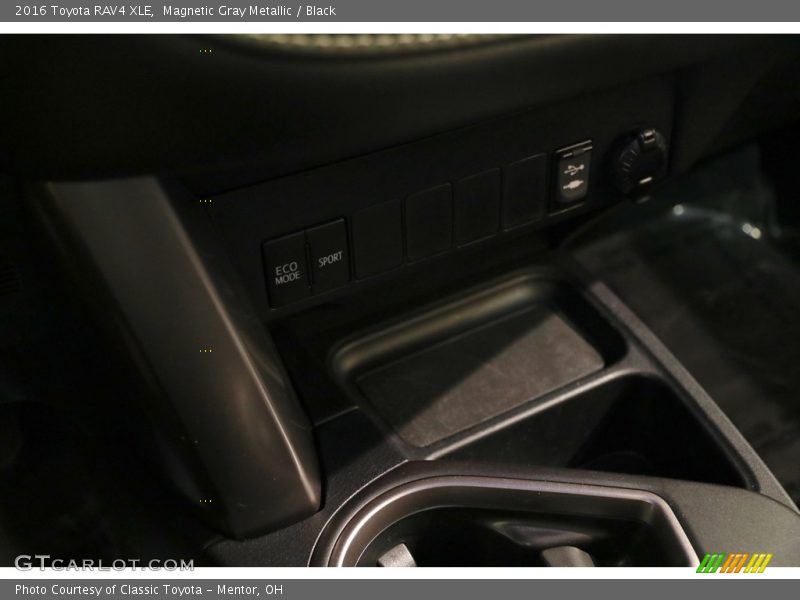 Magnetic Gray Metallic / Black 2016 Toyota RAV4 XLE