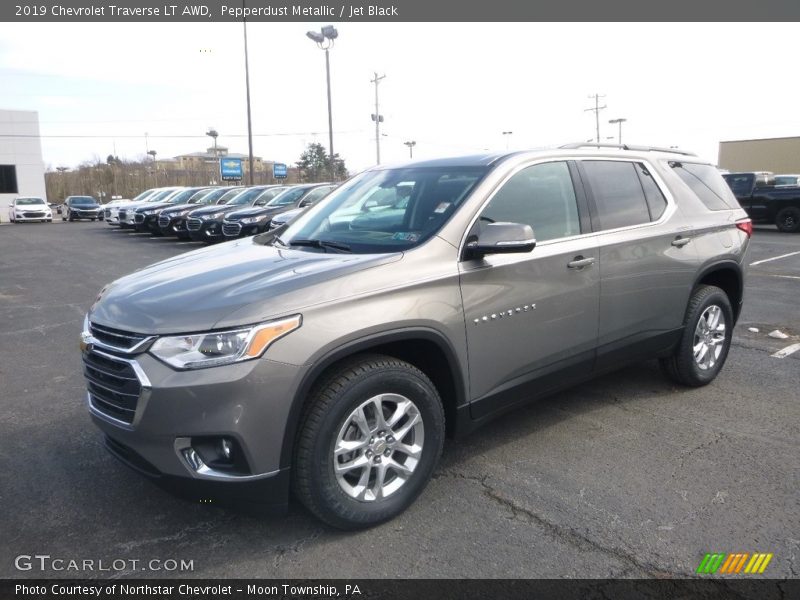 Pepperdust Metallic / Jet Black 2019 Chevrolet Traverse LT AWD