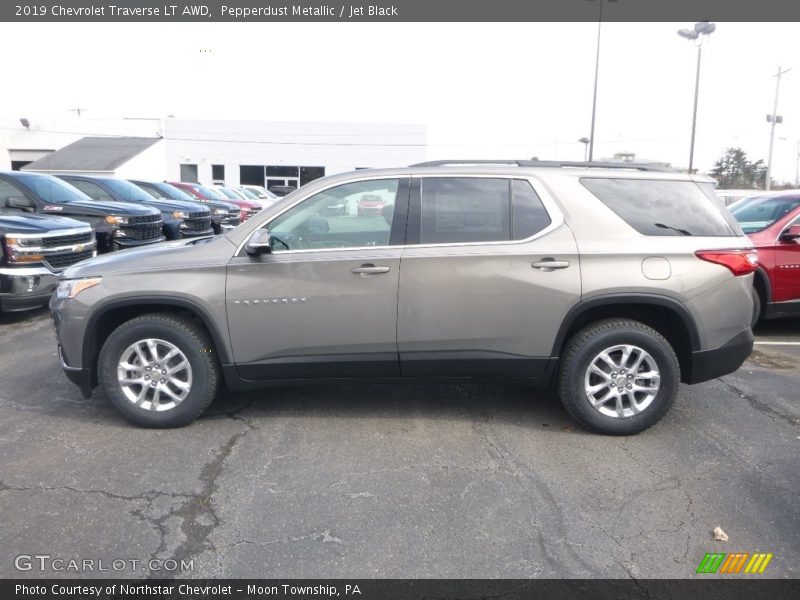 Pepperdust Metallic / Jet Black 2019 Chevrolet Traverse LT AWD