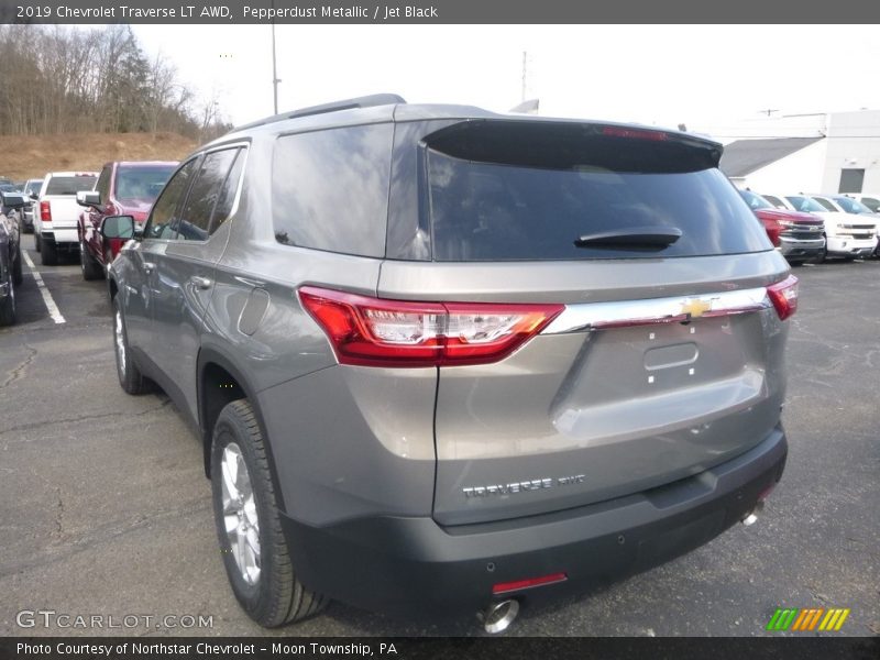 Pepperdust Metallic / Jet Black 2019 Chevrolet Traverse LT AWD