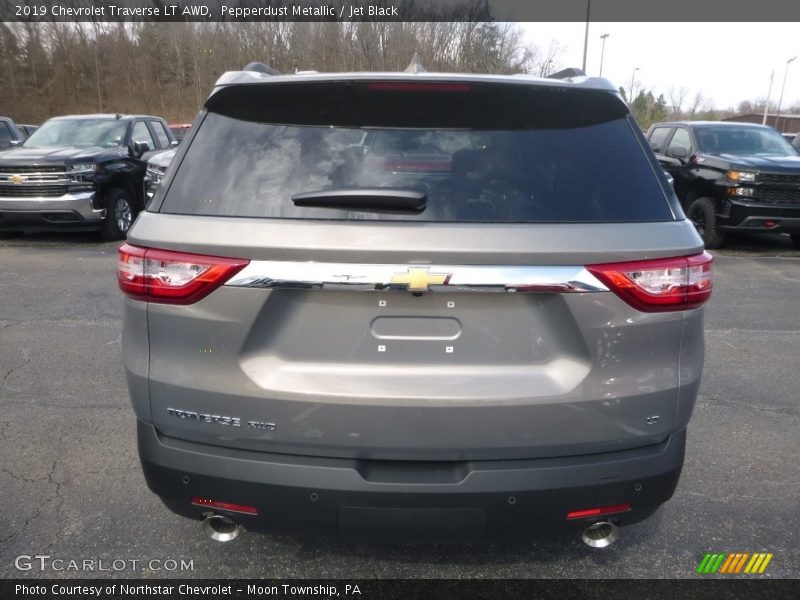 Pepperdust Metallic / Jet Black 2019 Chevrolet Traverse LT AWD