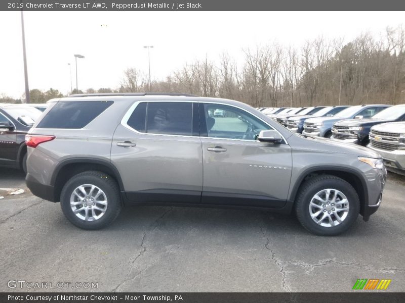 Pepperdust Metallic / Jet Black 2019 Chevrolet Traverse LT AWD
