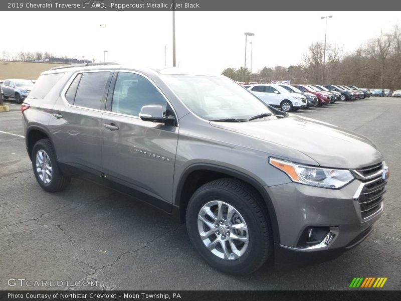 Pepperdust Metallic / Jet Black 2019 Chevrolet Traverse LT AWD