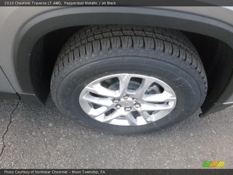 Pepperdust Metallic / Jet Black 2019 Chevrolet Traverse LT AWD