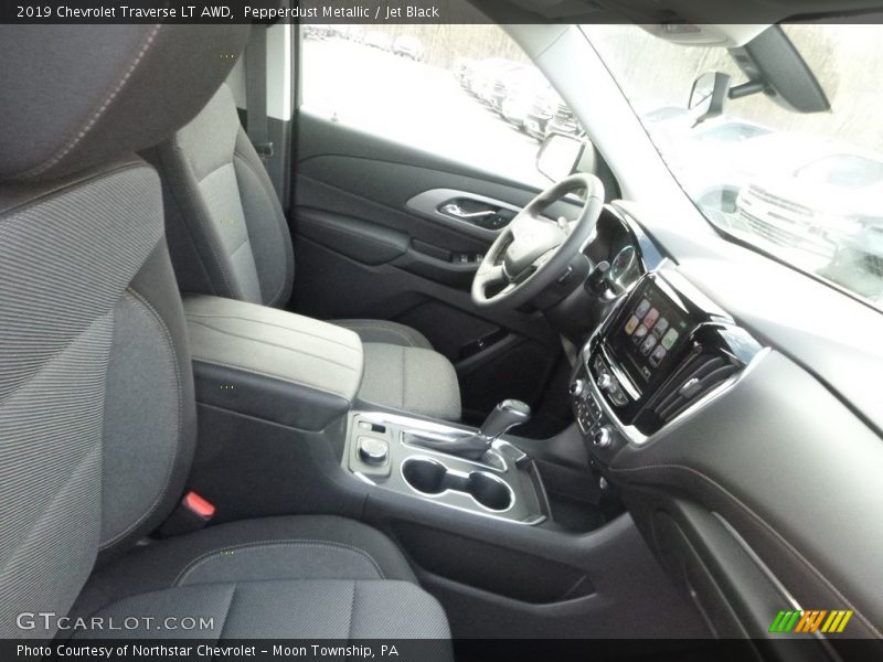Pepperdust Metallic / Jet Black 2019 Chevrolet Traverse LT AWD