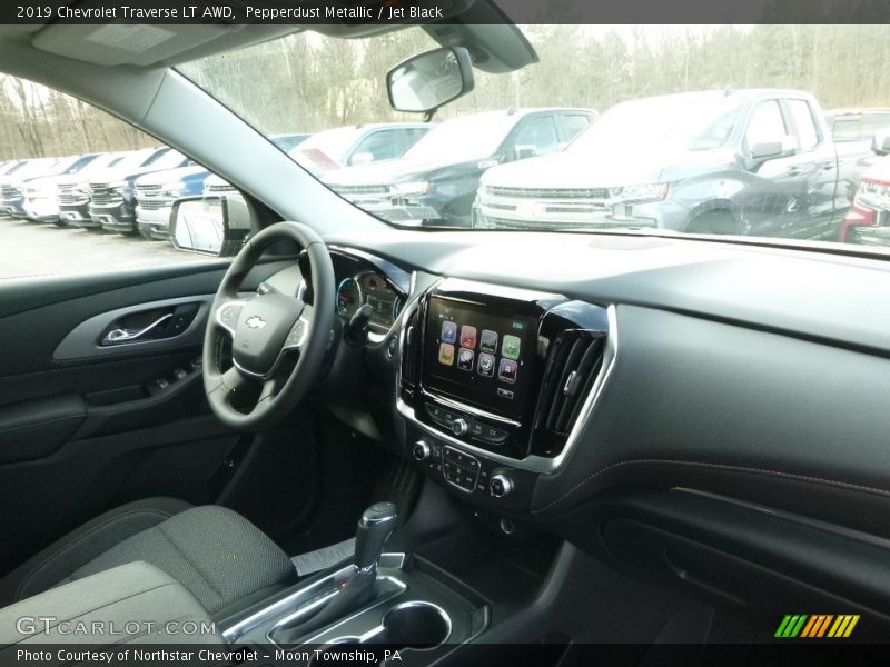 Pepperdust Metallic / Jet Black 2019 Chevrolet Traverse LT AWD