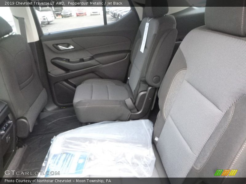 Pepperdust Metallic / Jet Black 2019 Chevrolet Traverse LT AWD
