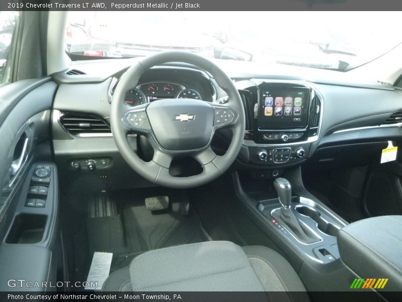 Pepperdust Metallic / Jet Black 2019 Chevrolet Traverse LT AWD
