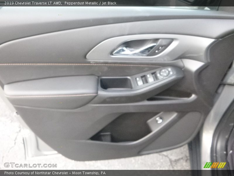 Pepperdust Metallic / Jet Black 2019 Chevrolet Traverse LT AWD