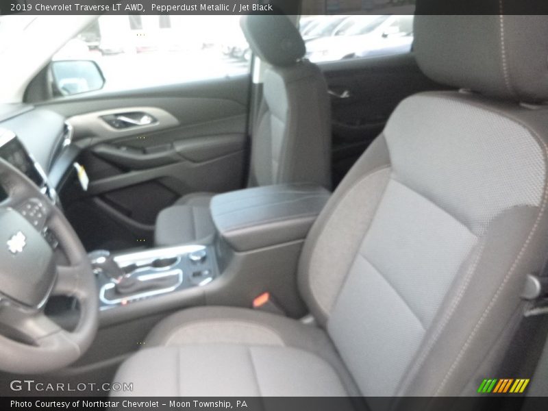 Pepperdust Metallic / Jet Black 2019 Chevrolet Traverse LT AWD