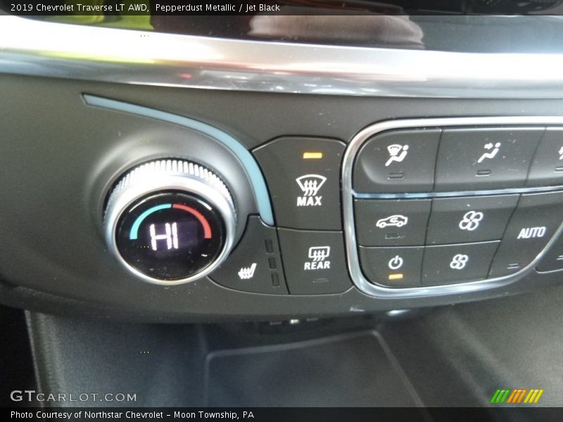 Pepperdust Metallic / Jet Black 2019 Chevrolet Traverse LT AWD