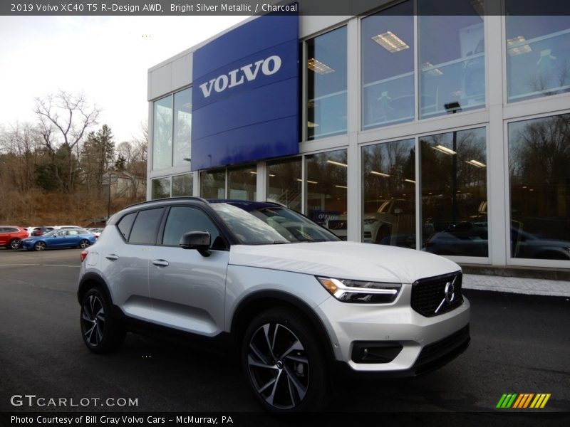 Front 3/4 View of 2019 XC40 T5 R-Design AWD