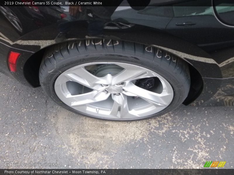 Black / Ceramic White 2019 Chevrolet Camaro SS Coupe