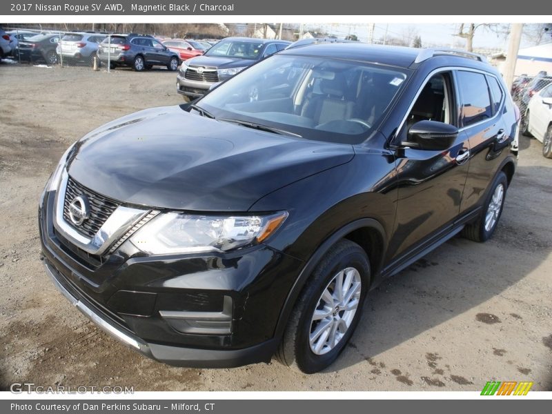 Magnetic Black / Charcoal 2017 Nissan Rogue SV AWD