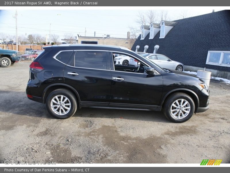 Magnetic Black / Charcoal 2017 Nissan Rogue SV AWD