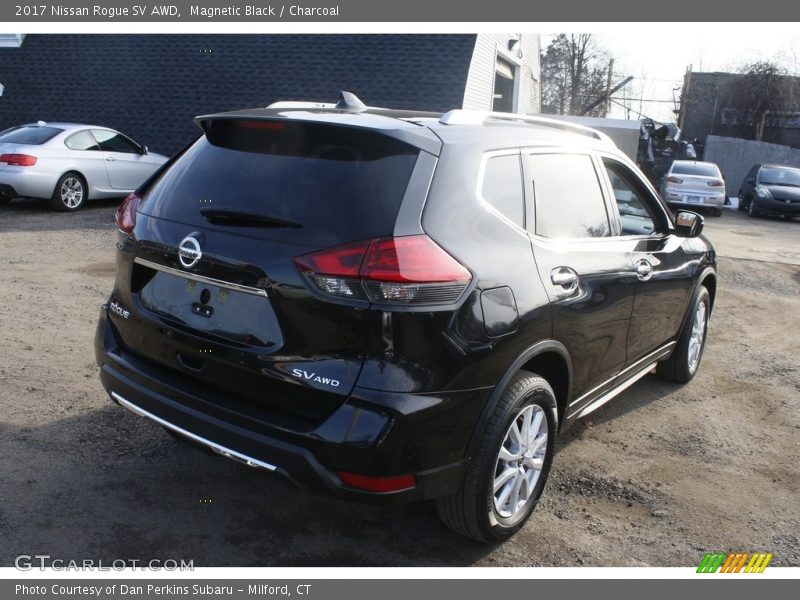 Magnetic Black / Charcoal 2017 Nissan Rogue SV AWD