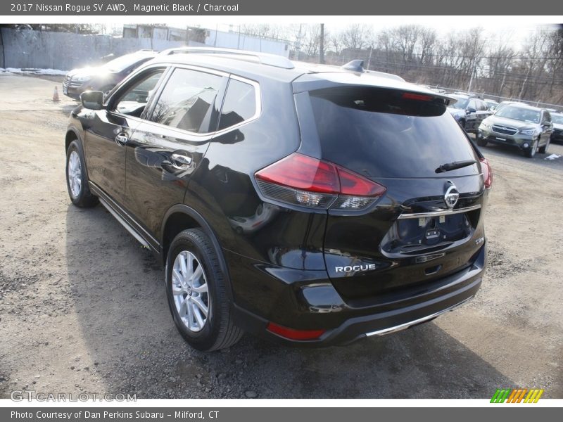 Magnetic Black / Charcoal 2017 Nissan Rogue SV AWD