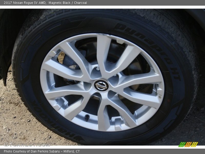 Magnetic Black / Charcoal 2017 Nissan Rogue SV AWD