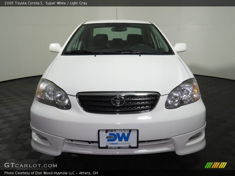 Super White / Light Gray 2005 Toyota Corolla S