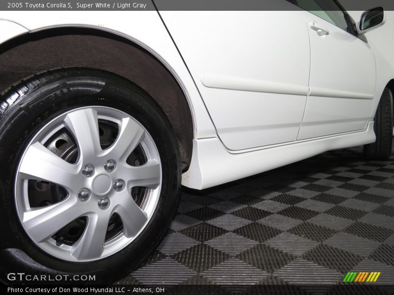 Super White / Light Gray 2005 Toyota Corolla S