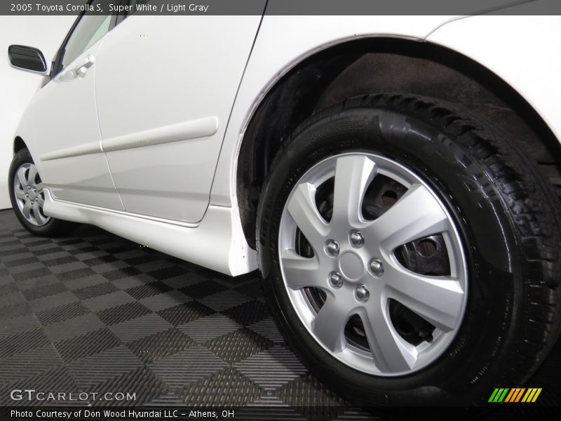 Super White / Light Gray 2005 Toyota Corolla S
