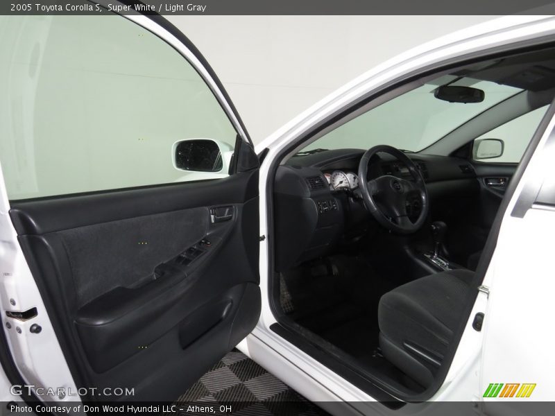 Super White / Light Gray 2005 Toyota Corolla S