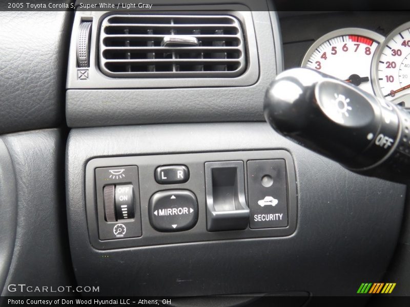 Super White / Light Gray 2005 Toyota Corolla S