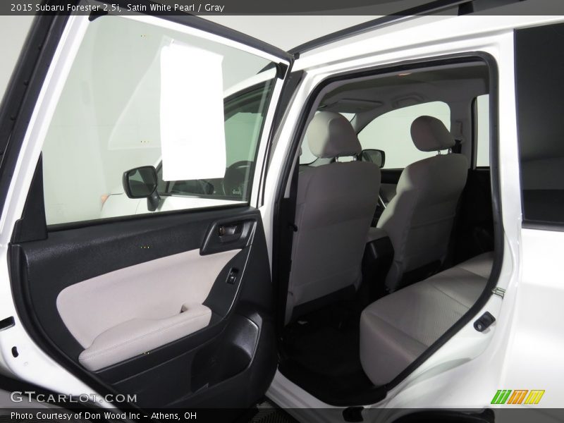 Satin White Pearl / Gray 2015 Subaru Forester 2.5i