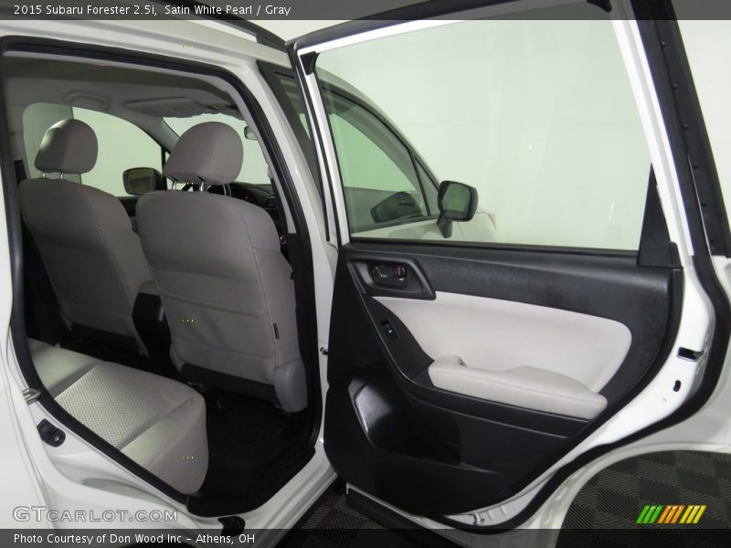 Satin White Pearl / Gray 2015 Subaru Forester 2.5i