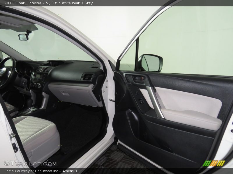 Satin White Pearl / Gray 2015 Subaru Forester 2.5i