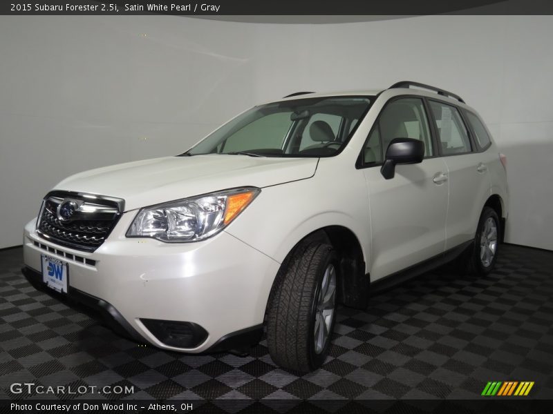 Satin White Pearl / Gray 2015 Subaru Forester 2.5i