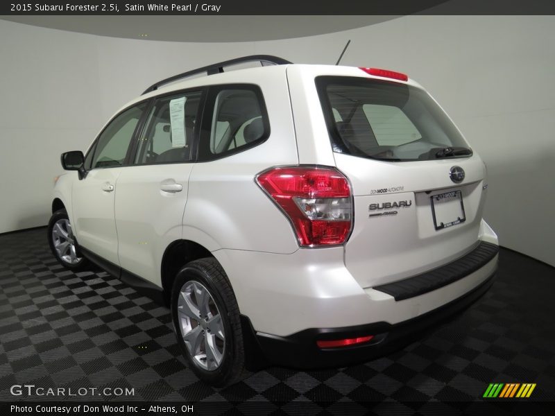 Satin White Pearl / Gray 2015 Subaru Forester 2.5i