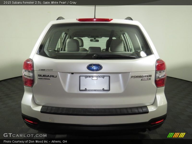 Satin White Pearl / Gray 2015 Subaru Forester 2.5i