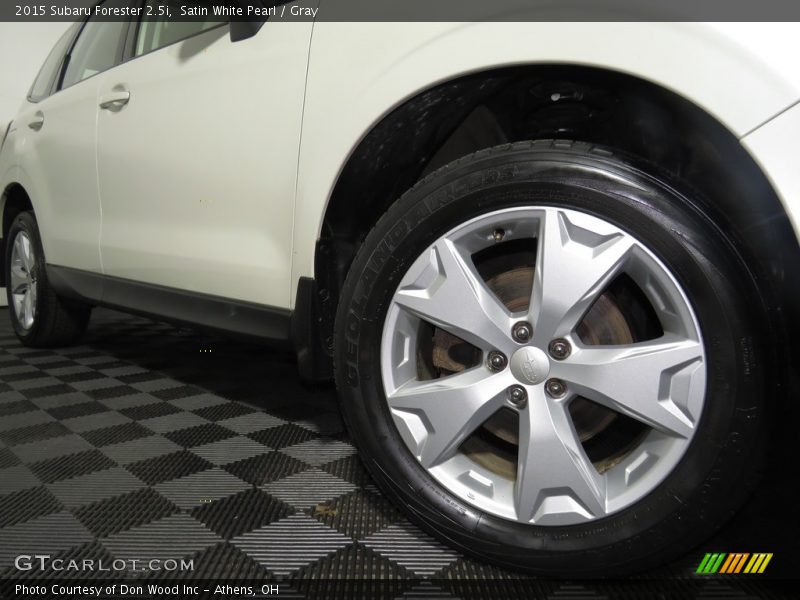 Satin White Pearl / Gray 2015 Subaru Forester 2.5i