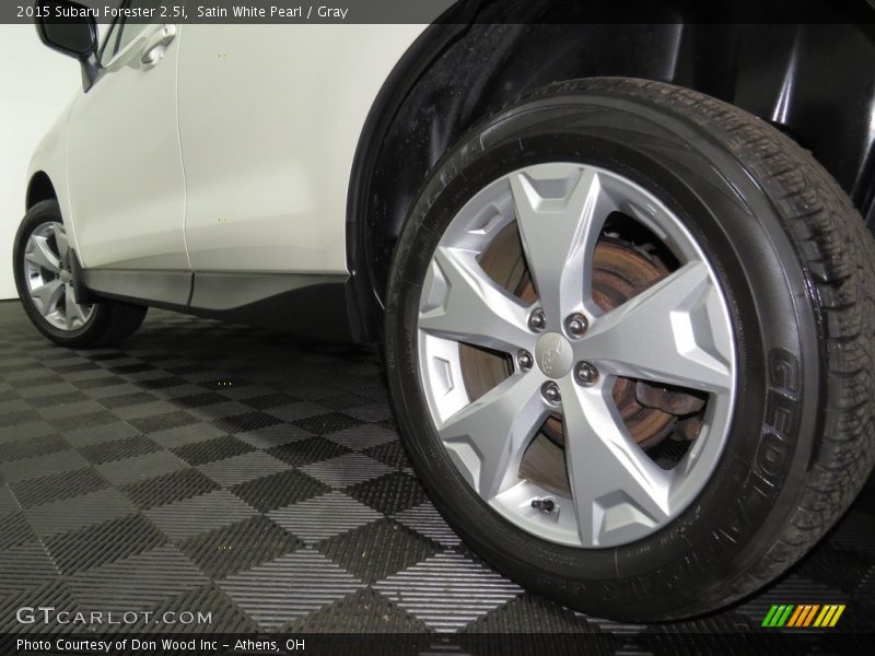 Satin White Pearl / Gray 2015 Subaru Forester 2.5i