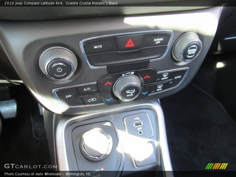 Granite Crystal Metallic / Black 2019 Jeep Compass Latitude 4x4