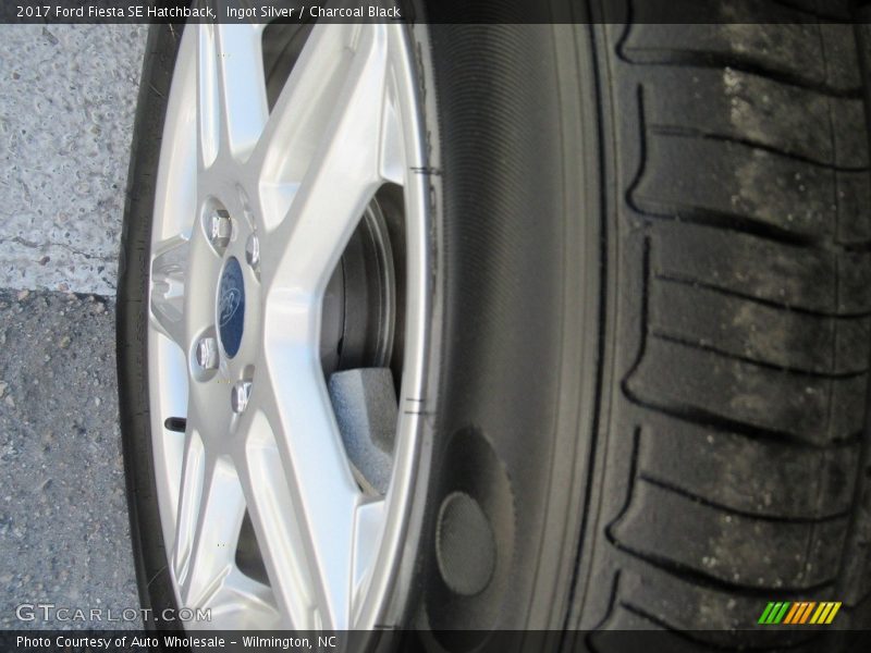 Ingot Silver / Charcoal Black 2017 Ford Fiesta SE Hatchback