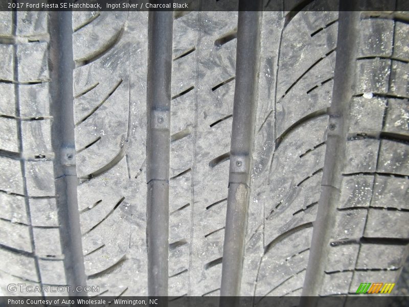 Ingot Silver / Charcoal Black 2017 Ford Fiesta SE Hatchback