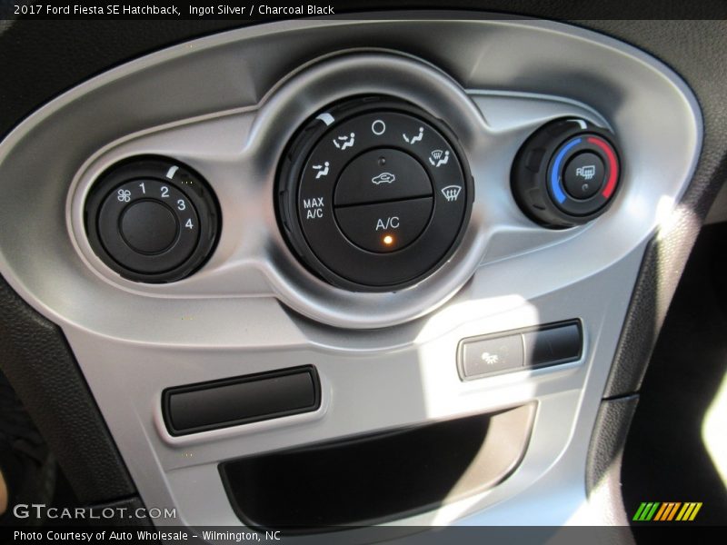 Ingot Silver / Charcoal Black 2017 Ford Fiesta SE Hatchback