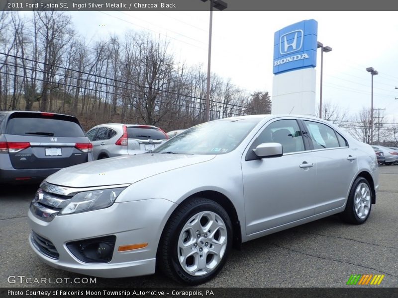 Ingot Silver Metallic / Charcoal Black 2011 Ford Fusion SE