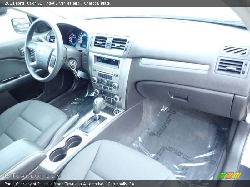 Ingot Silver Metallic / Charcoal Black 2011 Ford Fusion SE