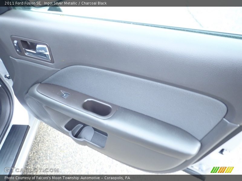 Ingot Silver Metallic / Charcoal Black 2011 Ford Fusion SE