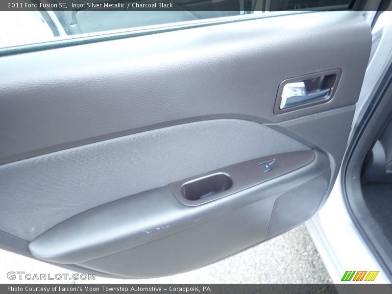 Ingot Silver Metallic / Charcoal Black 2011 Ford Fusion SE