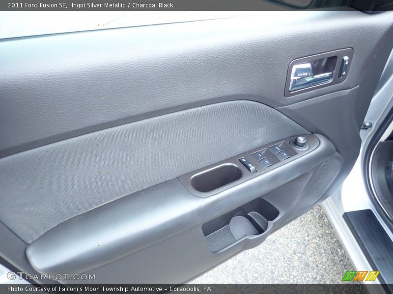 Ingot Silver Metallic / Charcoal Black 2011 Ford Fusion SE