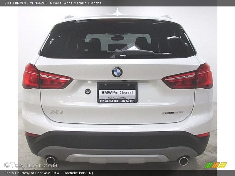 Mineral White Metallic / Mocha 2018 BMW X1 xDrive28i