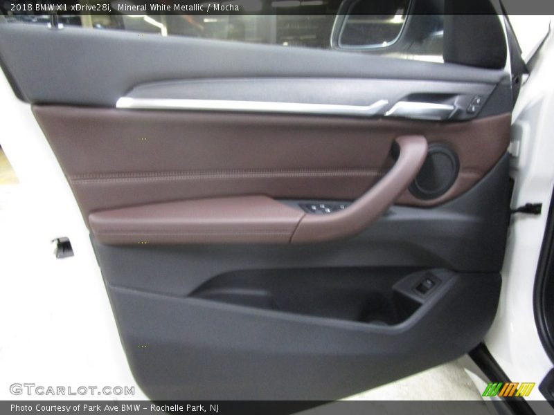 Mineral White Metallic / Mocha 2018 BMW X1 xDrive28i