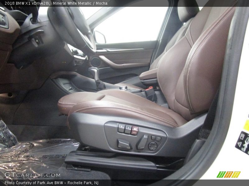Mineral White Metallic / Mocha 2018 BMW X1 xDrive28i